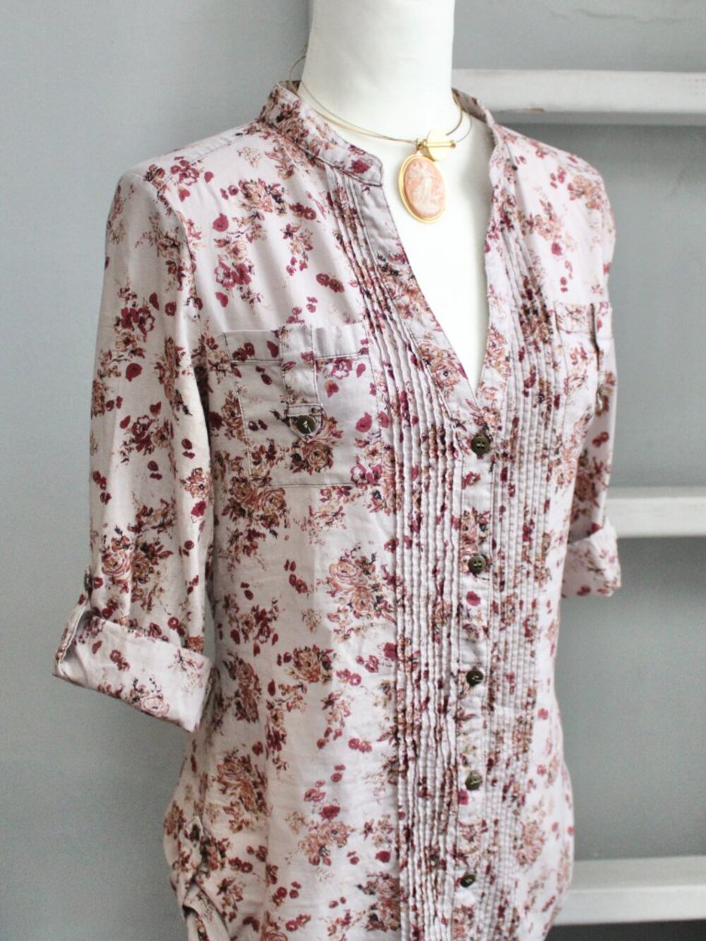 Daytrip Purple Red Floral Print pintuck Placket Button-Up 3/4 Top Blouse Medium - Picture 4 of 9